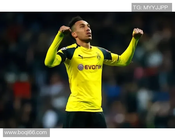 足球巨星背后的传奇故事与无尽荣耀成长之路